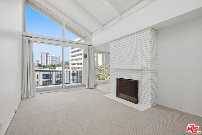 Foto del edificio - 1340 S Beverly Glen Blvd