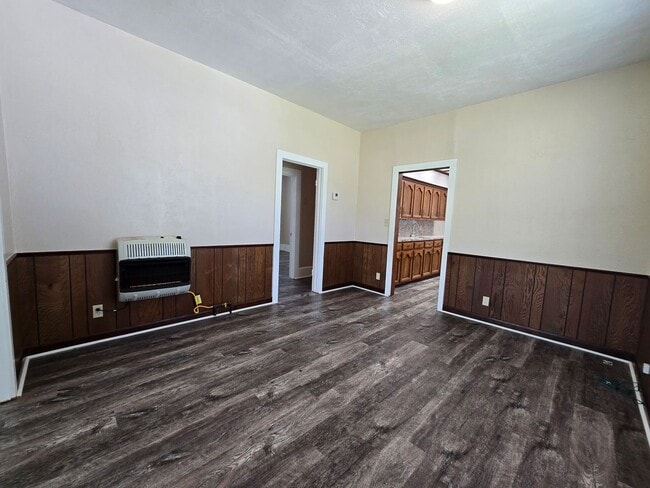 Building Photo - 3 Bedroom 2 Bath home in Asher!