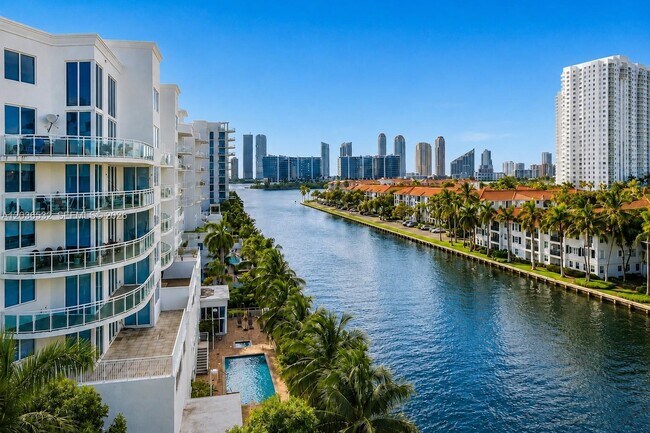 Foto del edificio - 3000 NE 188th St