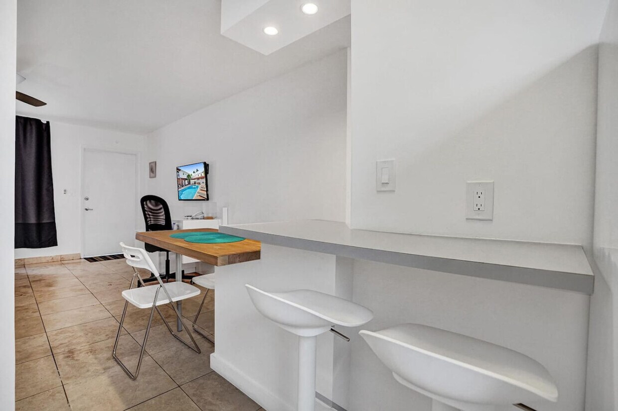 Foto principal - 3215 NE 7th St