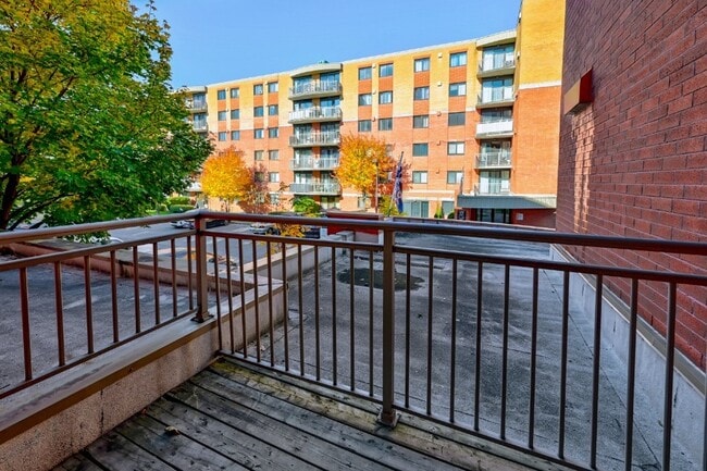 Building Photo - L'Ambiance Ouest