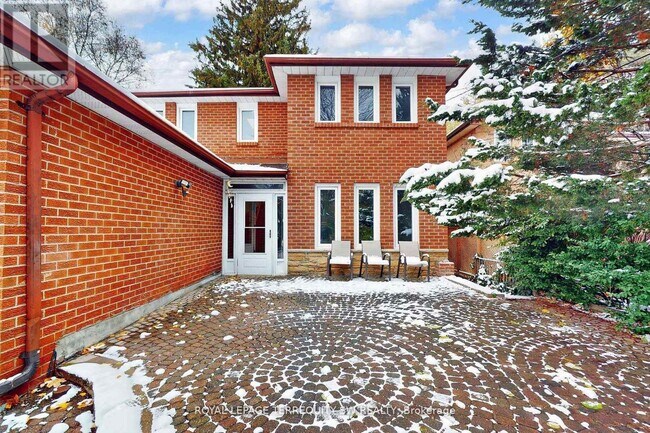 Photo du bâtiment - 327A Beechgrove Dr
