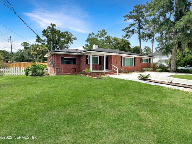 Foto del edificio - 5093 Ortega Cove Cir
