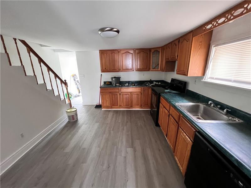 Building Photo - 47 Oakwood Ave