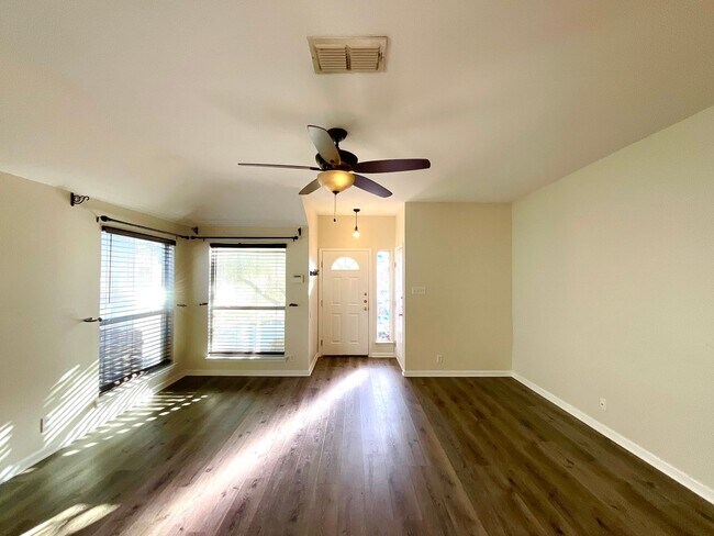 Foto del edificio - AVAILABLE! Spacious 3-Bedroom Home in a Secure Gated Community!