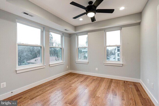 Foto del edificio - 1477 Girard St NW