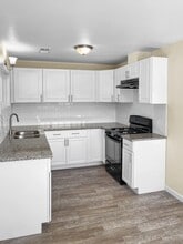 Building Photo - 202 W Lynn Ave