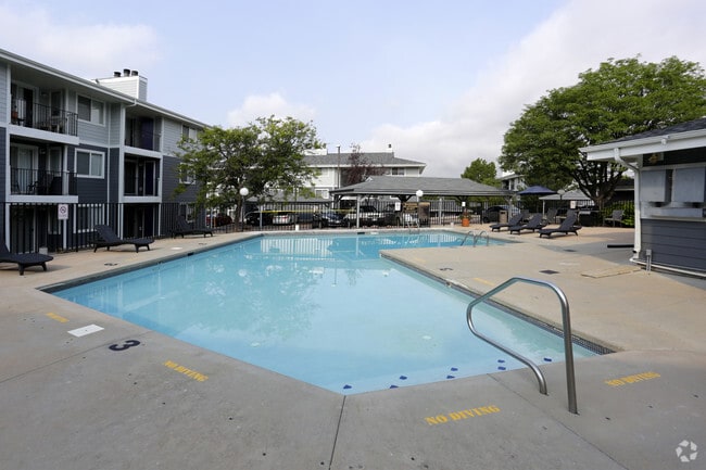 Pool - Heatherwood Club
