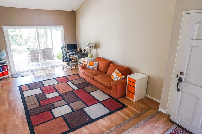Building Photo - Wonderful 2 bedroom / 2.5 bath Home in Pla...
