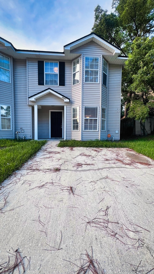 Building Photo - 5647 Bennington Dr