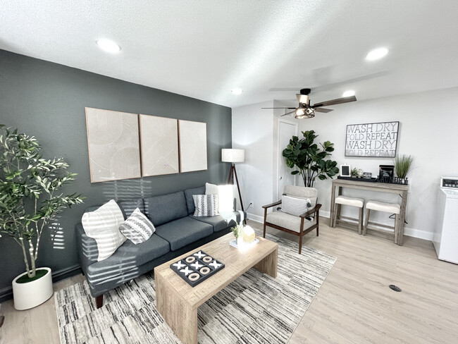 Building Photo - Tramor at Creek Village