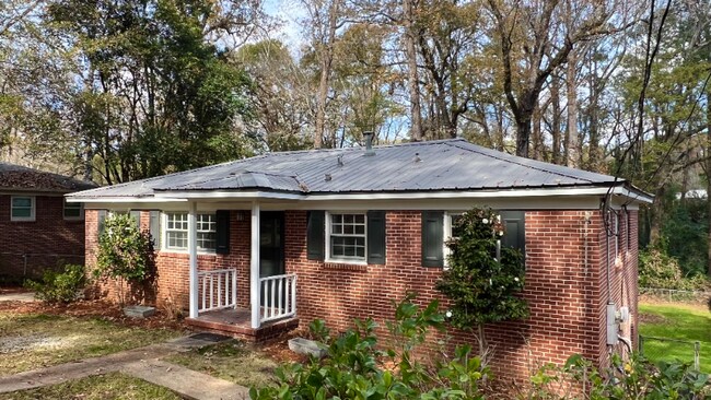 Building Photo - 1121 E Magnolia Ave