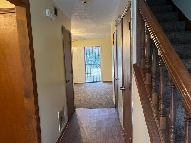 Foto del edificio - 2 Bedroom Townhome in Stone Mountain
