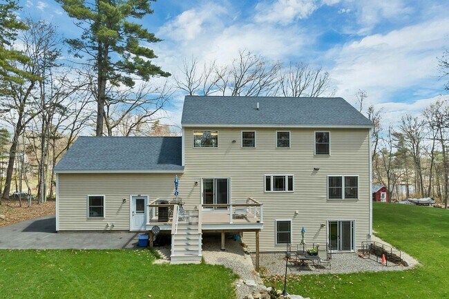 Building Photo - 40 Mary Ann Ave