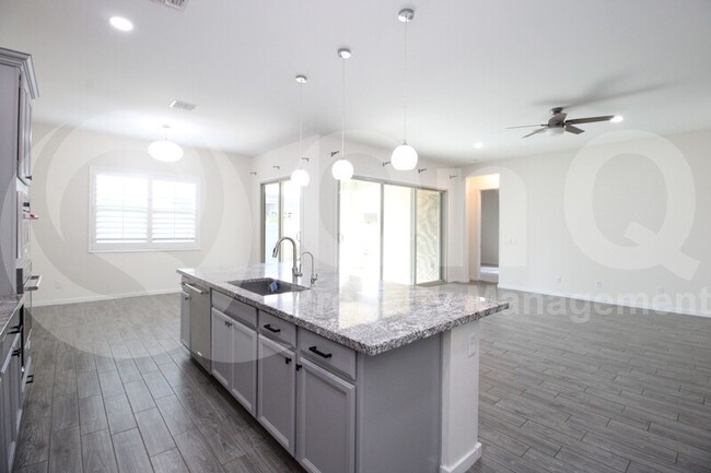 Building Photo - 1181 E Cherrywood Pl