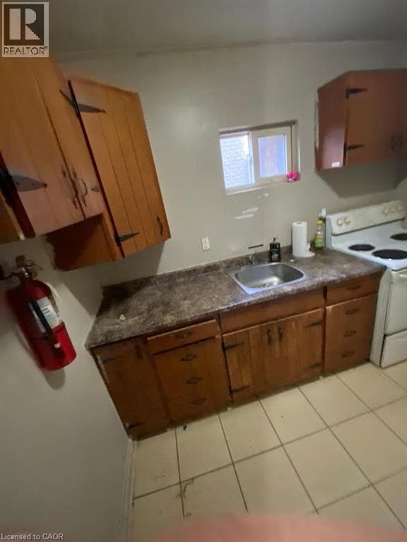 Building Photo - 608 King St E