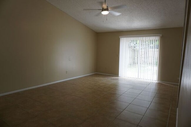 Building Photo - 3 bedroom / 2 bathroom home in Atlantic Beach