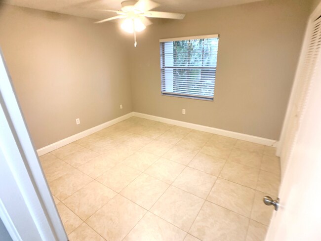 Foto del edificio - 3215 W Swann Ave