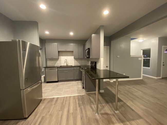 Cocina - 11 E Tompkins St