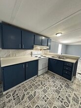 Building Photo - 122 Marsha St