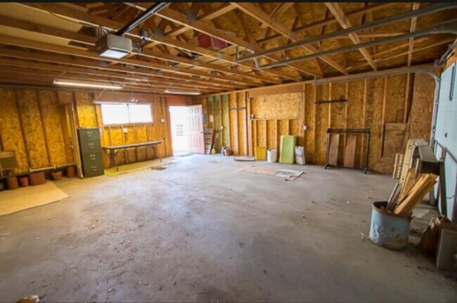 Building Photo - 312 E Spring St
