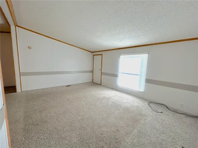 Building Photo - 398 Township Rd 344