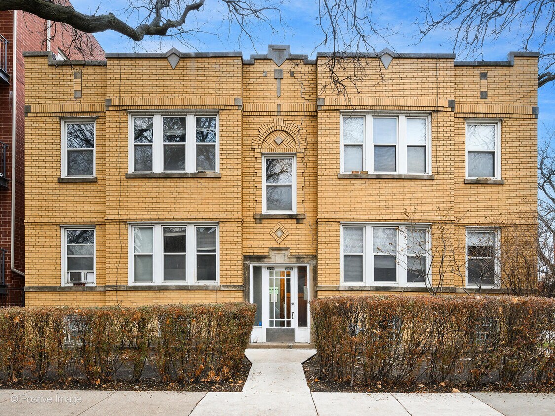 Primary Photo - 3702 W Cornelia Ave