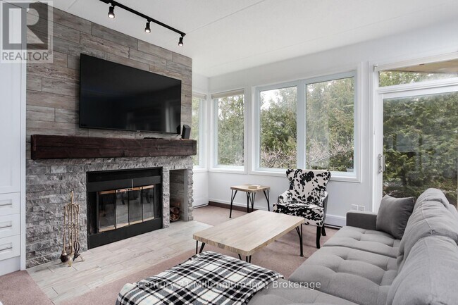 Photo du bâtiment - 107 Ann Heggtveit Dr