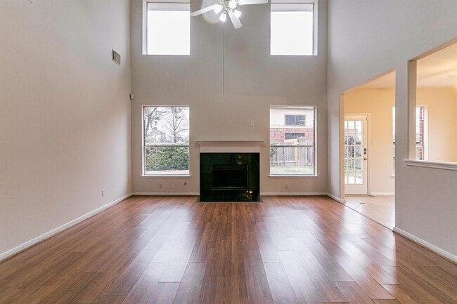 Building Photo - 8315 Mission Estates Dr
