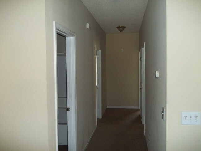Building Photo - Moss Creek Place