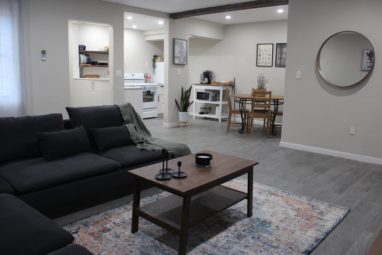 Foto principal - 9728 NW 25th Ave