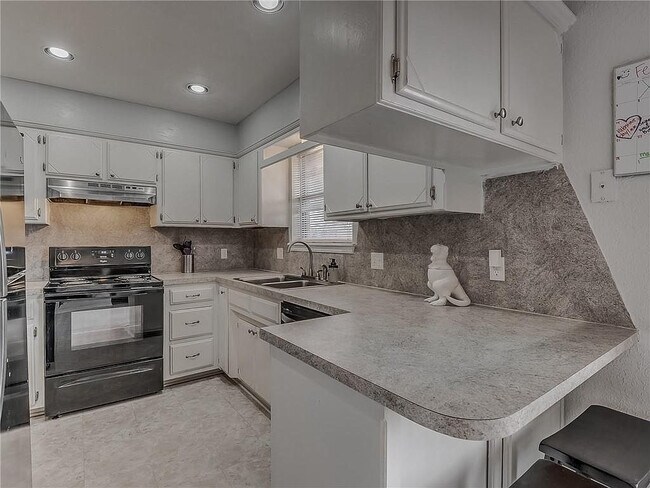 Building Photo - 1113 W Kyle Way