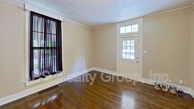 Building Photo - 301 N Spring St