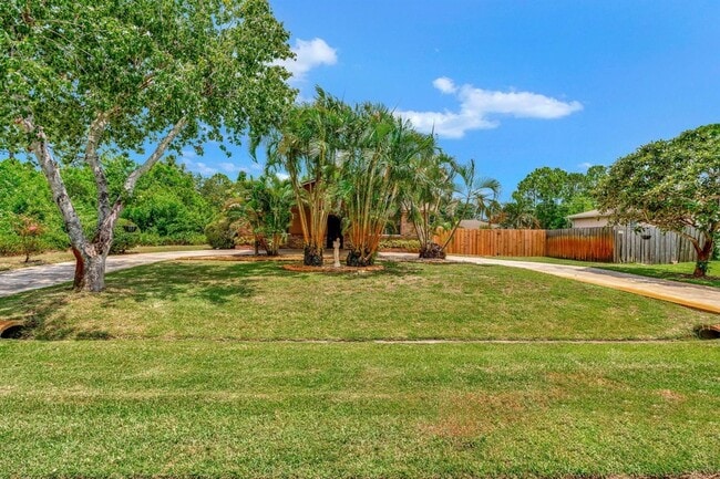 Building Photo - 691 NW Sharpe St