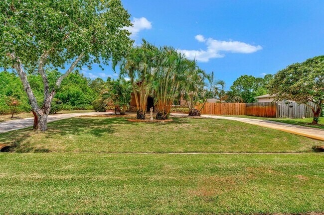 Foto del edificio - 691 NW Sharpe St