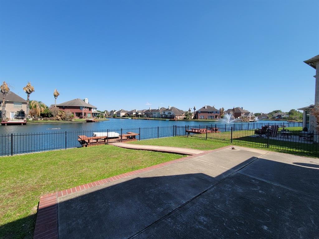 Foto principal - 10038 Lakeside Gables Dr
