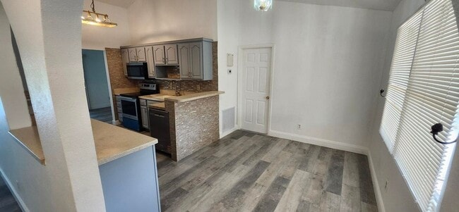 Foto del edificio - 301 SW Whitmore Dr