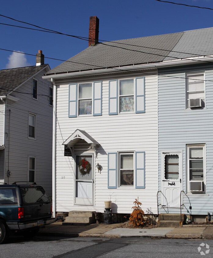 219 Clay Ave, Enola, PA 17025 Apartments in Enola, PA