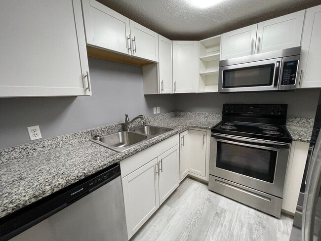 Building Photo - 816 Bradley Cir