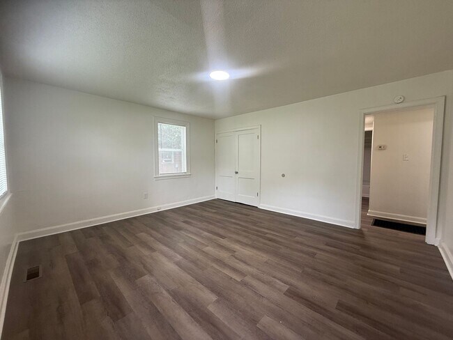 Foto del edificio - 24-26 Carson Ln Bristol TN 37620