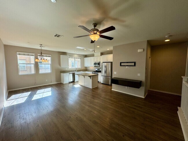 Building Photo - Great 3B/2.5BA Townhome in San Marcos!