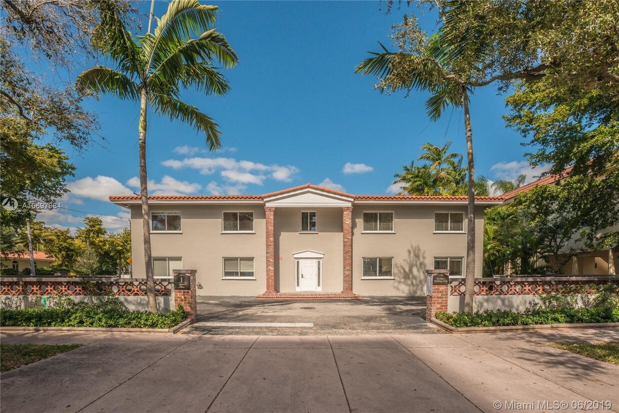 1 Edgewater Dr Unit 204, Coral Gables, FL 33133 Condo for Rent in