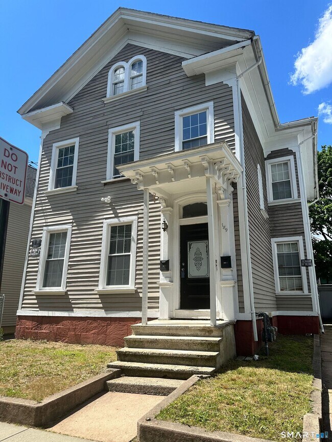 Building Photo - 189 Putnam St