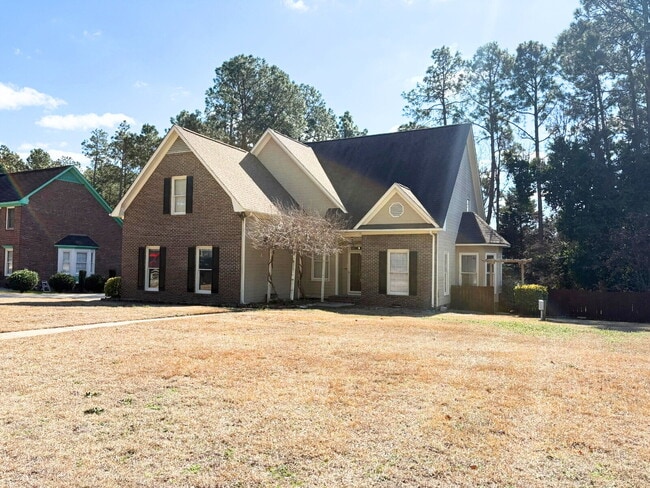Building Photo - Beautiful executive home, in desirable neighborhood close to schools and Fort Bragg