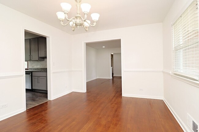 Foto del edificio - Newly Renovated One Level Downtown Residence