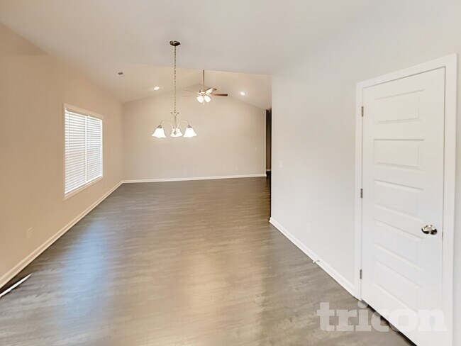 Building Photo - 1010 Cyril Dr