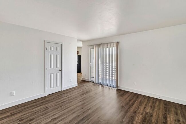 Building Photo - 2-Bedroom Retreat Near the City Edge