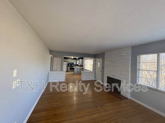 Foto del edificio - 9627 E 10th St