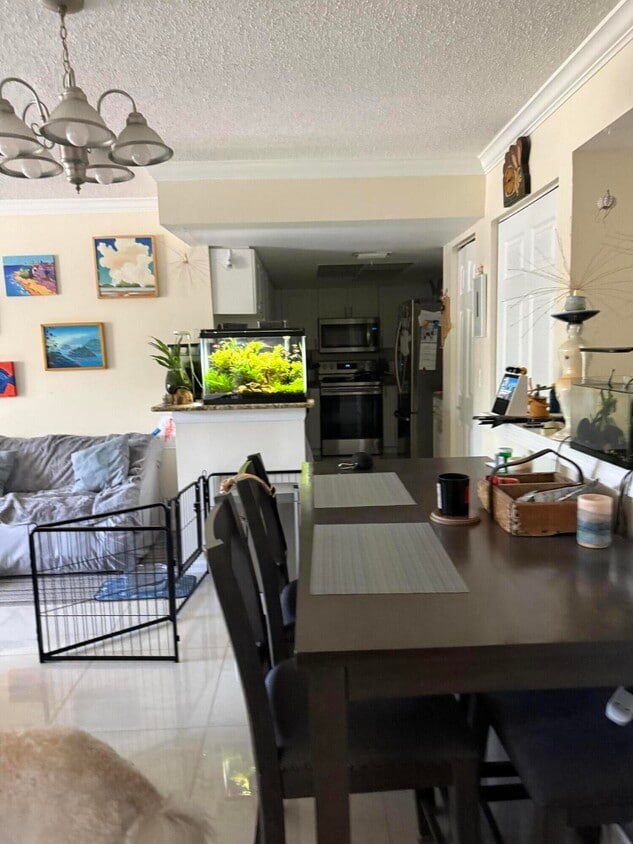 Foto principal - 1400 Crestwood Ct S