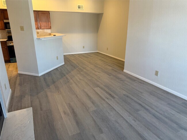 Building Photo - 2121 El Paseo St